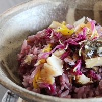 かますと菊花の黒米ご飯 