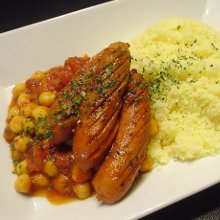 ソーセージとひよこ豆のスパイシートマト煮込み