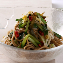 お蕎麦のスタミナあえ麺