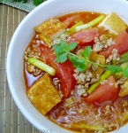 ベトナム風トマト麺　｢ブンリュウ｣